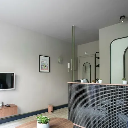 アパート Cosy Et Calme Pres De Montparnasse パリ
